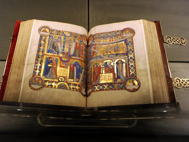 Der Evangeliar Heinrichs des Löwen im Ausstellungsraum der Herzog August Bibliothek. Foto: picture alliance / dpa/Archivbild