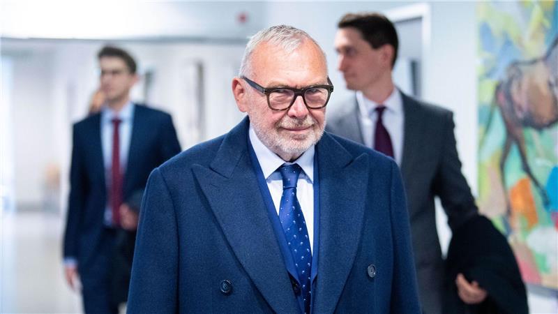 Der Ex-Kanzler war ein gut bezahlter Multifunktionär der Signa-Gruppe. 