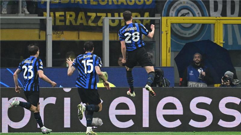Abgezocktes Inter beendet Bayern-Traum vom „Finale dahoam“ Der Ex-Münchner Benjamin Pavard (r) bejubelt seinen Treffer.