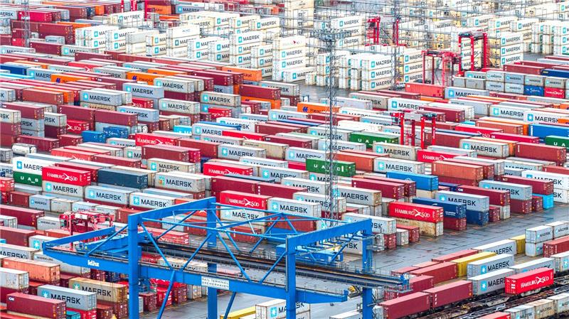 Wirtschaftsweise senken Prognose - Aufschwung nicht in Sicht Der Export ist eine Hauptstütze der deutschen Wirtschaft.