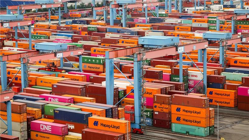 Wirtschaft optimistischer: Ifo-Index steigt zum sechsten Mal Der Export leidet unter den US-Zöllen, aber immerhin gibt es nun einen Deal zwischen EU und USA. (Archivbild)