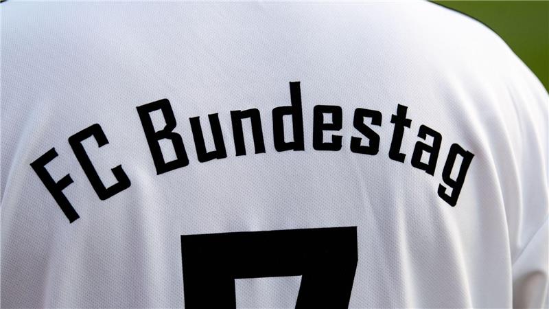 Gericht kippt AfD-Ausschluss vom FC Bundestag Der FC Bundestag muss einem Gerichtsurteil zufolge Abgeordneten aller im Bundestag vertretenen Parteien offen stehen.