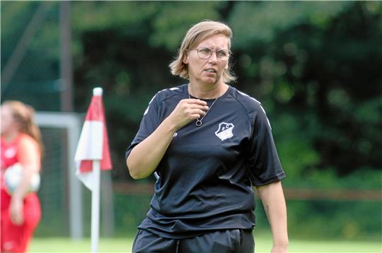 Der FC Groß Döhren mit Trainerin Susanne Steinke steht vor „schwierigen Zeiten“.  Foto: Gietemann