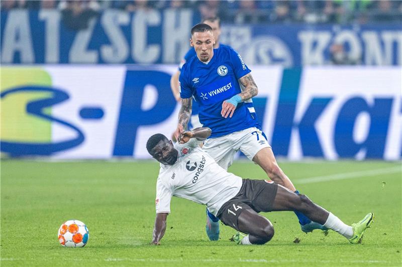 Schalke holt Churlinov aus England zurück Der FC Schalke holt Darko Churlinov (oben) zurück.