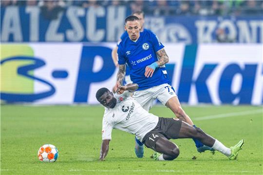 Der FC Schalke holt Darko Churlinov (oben) zurück.