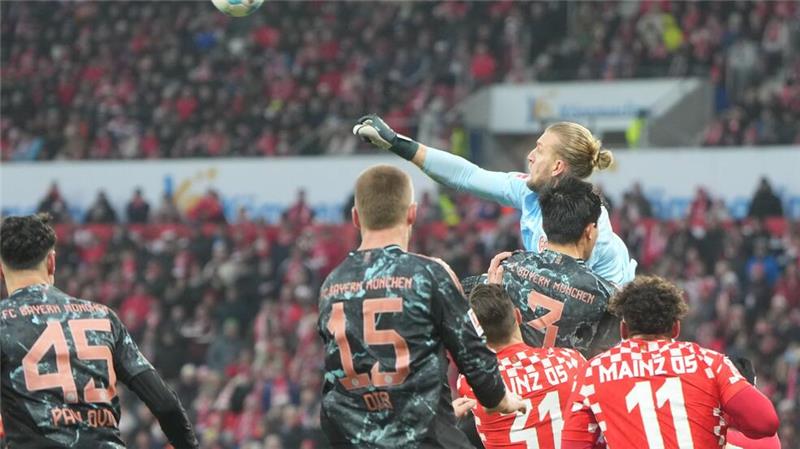 Kompanys Bayern kassieren in Mainz erste Bundesliga-Pleite Der FSV Mainz (rot) überraschte gegen den FC Bayern München.