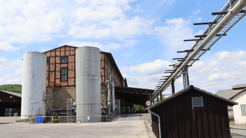 Anbieter von Nebenmetallprodukten festigt Position im Nordharz Der Fachwerkbau wird derzeit als Lager genutzt, bietet allerdings noch ganz andere Potenziale.