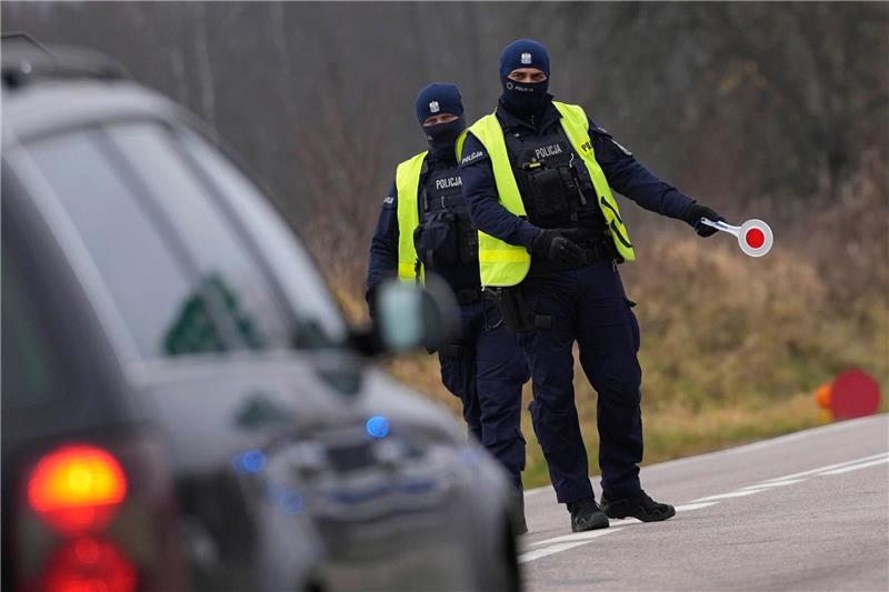 Autofahrer überfährt Fußgänger in Polen - drei Tote Der Fahrer flüchtete vom Unfallort, konnte aber später von der Polizei festgenommen werden. (Symbolbild)