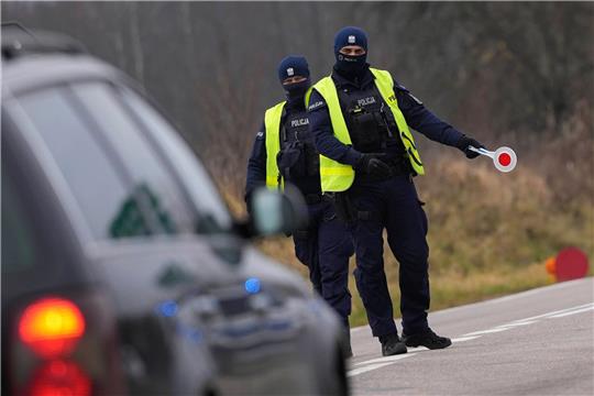 Der Fahrer flüchtete vom Unfallort, konnte aber später von der Polizei festgenommen werden. (Symbolbild)