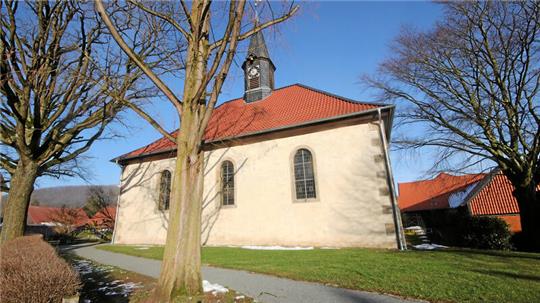 Der Festgottesdienst zur Gründung der neuen Gemeinde markiert auch den Schlusspunkt der Kirchensanierung von St. Romanus. Die Kirche erhielt seit Herbst 2022 für rund eine halbe Million Euro unter anderem ein neues Dach und eine neue Fassade.