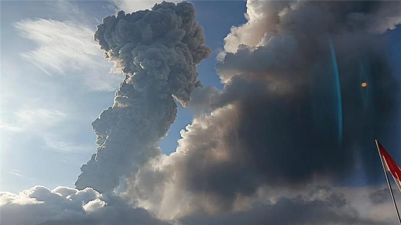 Vulkan Lewotobi Laki-Laki in Indonesien erneut ausgebrochen Der Feuerberg spuckt seit Tagen immer mehr Asche.