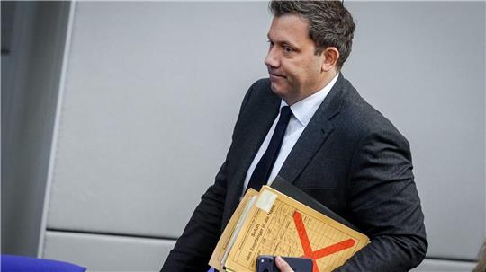 Der Finanzminister fordert eine Übergewinnsteuer und einen Preisdeckel für Kraftstoffe. (Archivbild) 
