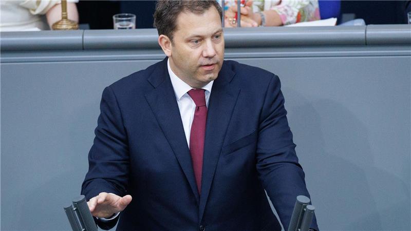 „Wortbruch“? Das Stromsteuer-Problem der Regierung Der Finanzminister gerät unter Druck.