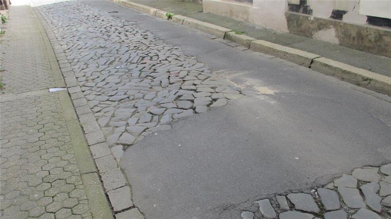 Bürgerliste: „Goslarern wird Sand in die Augen gestreut“ Der Flickenteppich auf der Dedeleberstraße.