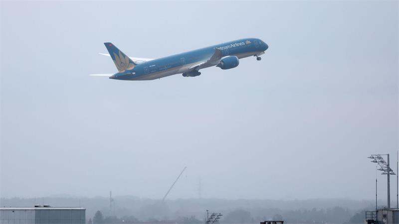 Rauch, blockierte Bremse: Entging Münchner Airport Inferno? Der Flug Nummer VN 34 der Vietnam Airlines sstartet am Montag stark verspätet, aber ohne weiteren Zwischenfall.