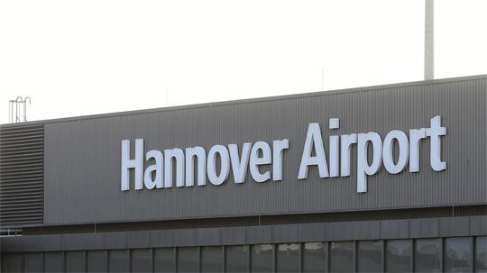 Der Flugbetrieb am Flughafen Hannover war nach einer Drohnensichtung beeinträchtigt. (Archivbild)