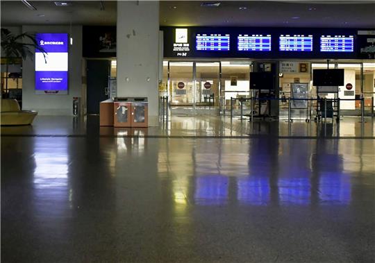 Der Flughafen von Naha ist aufgrund des herannahenden Taifuns «Khanun» geschlossen.