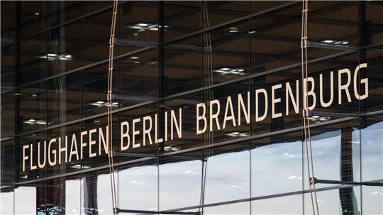 Drohnen-Sichtung: Hauptstadtflughafen vorübergehend gesperrt Der Flughafen wurde am späten Abend gesperrt. (Symbolbild)