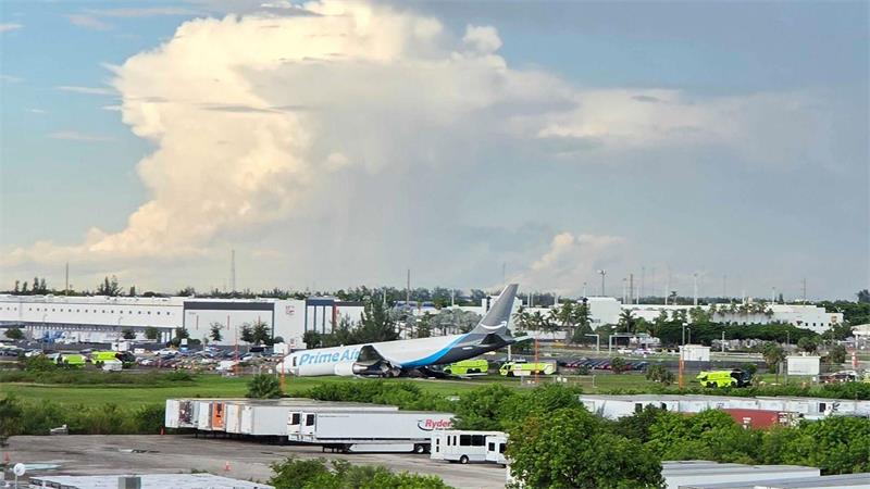 Fünf Tote bei Unfall mit Amazon-Frachtflugzeug in Miami Der Flugverkehr wurde gesperrt.