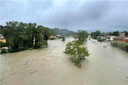 Der Fluss Savio ist nach starken Regenfällen über die Ufer getreten.