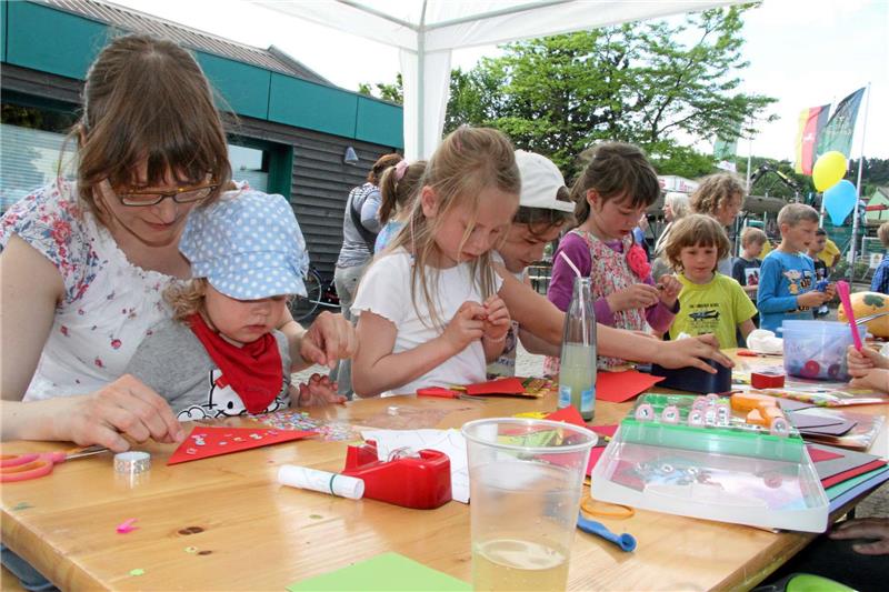 Der Förderverein der Grundschule lud zum Basteln ein.