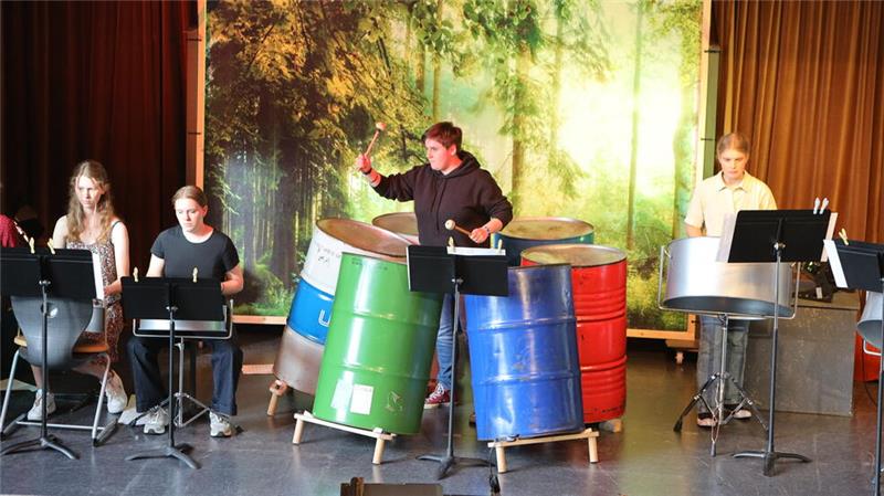 Der Förderverein der Robert-Koch-Schule unterstützt die Arbeitsgemeinschaften des Gymnasiums, etwa die Steel-Drummer.