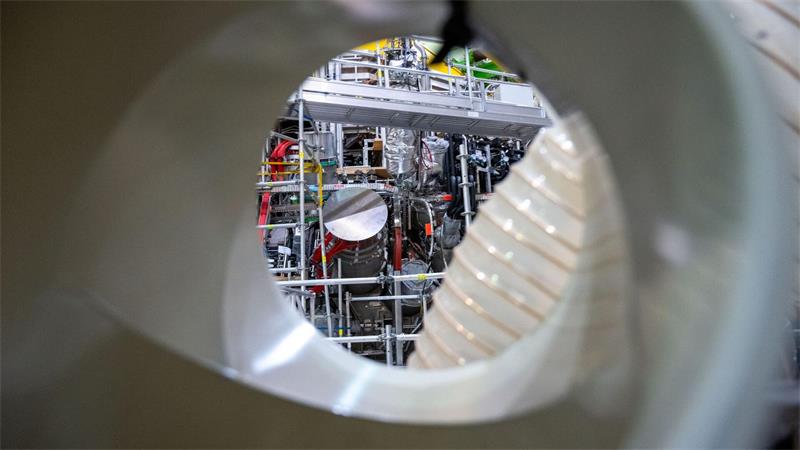 Der Forschungsreaktor „Wendelstein 7-X“ im Max-Planck-Institut für Plasmaphysik in Greifswald. Auch er ist ein Stellarator und damit ein Vorläufer der von Proxima Fusion geplanten Anlagen. (Archivbild)