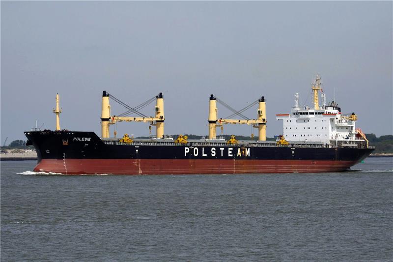 Vier Menschen nach Kollision von Frachtern weiter vermisst Der Frachter "Polesie" läuft am 14.6.13 aus Rotterdam aus.