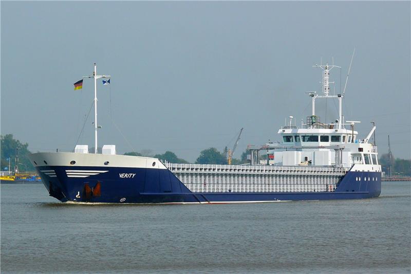 Gesunkener Frachter „Verity” soll von Kran gehoben werden Der Frachter «Verity» vor Kiel.