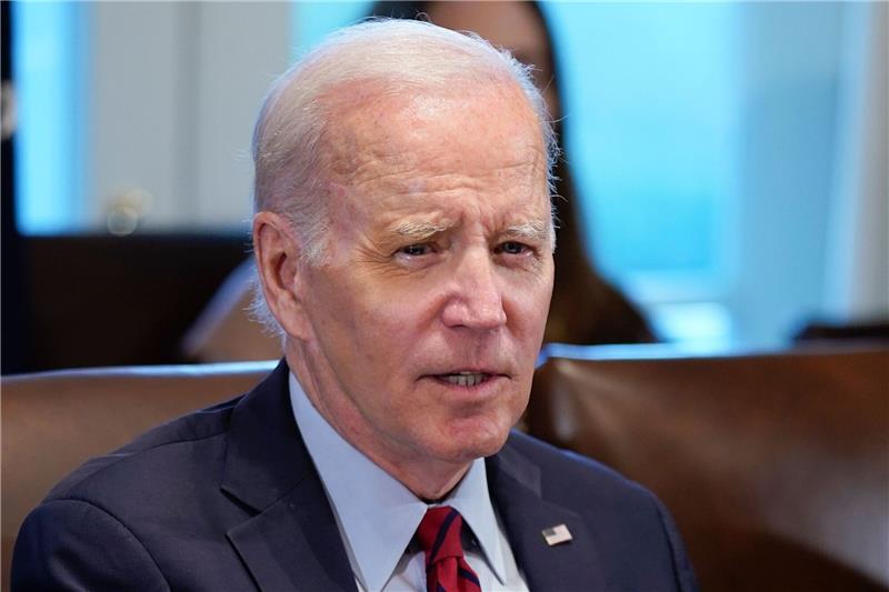 Biden „überrascht” Existenz geheimer Regierungsunterlagen Der Fund von Dokumenten in US-Präsident Joe Bidens Büroräumen könnte angesichts der Untersuchungen gegen Donald Trump eine brisante Entwicklung darstellen.
