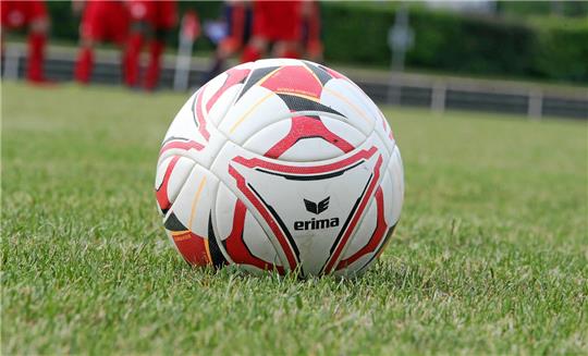 Der Fußball schreibt auch an diesem Wochenende wieder viele Geschichten. Foto: GZ-Archiv