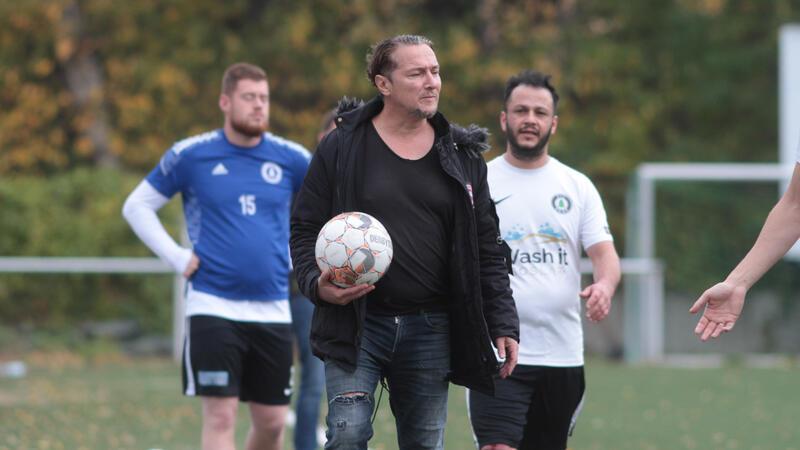 Der Fußball spielt für Ender Özvar auch weiterhin eine Rolle. Nach dem Rückzug als Trainer der Okeraner Zweiten übernimmt er im VfL die Rolle des Team-Managers.