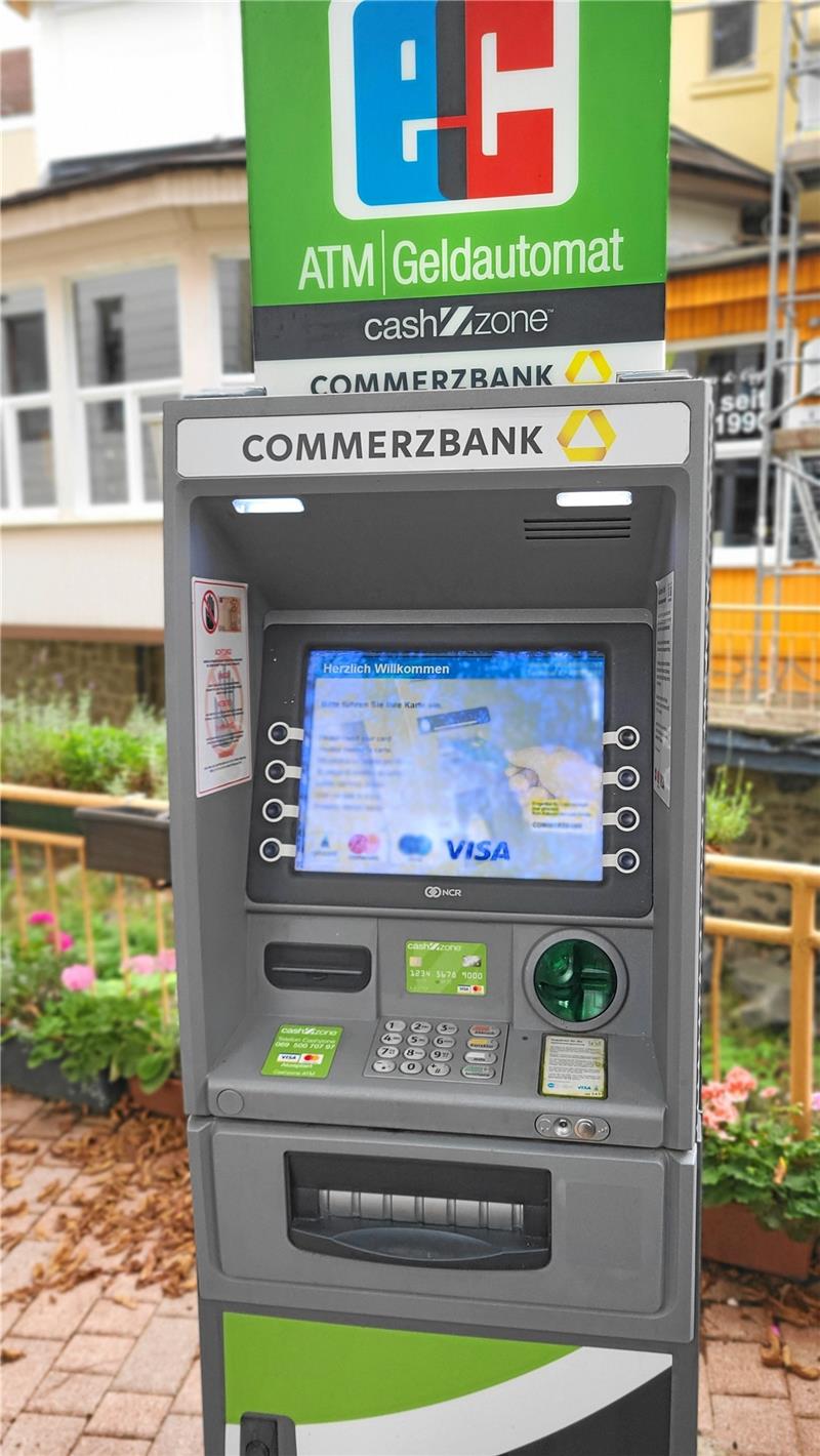 Der Geldautomat der Commerzbank ist nur kostenlos für Kunden dieser Bank.