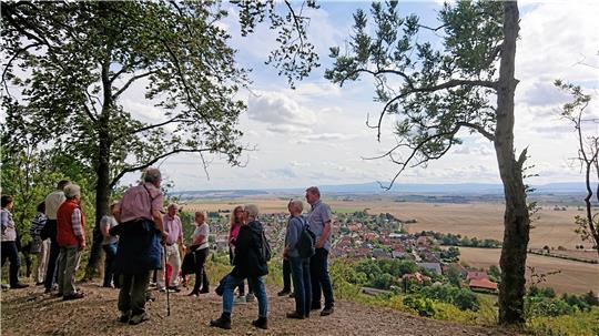 Der Geopark, hier eine Aufnahme von einer Wandergruppe auf dem Assepfad, möchte noch mehr Besucher in die Region locken und Einwohner für die Natur in ihrer Region begeistern. Archivfoto: Geopark Harz-Braunschweiger Land-Ostfalen