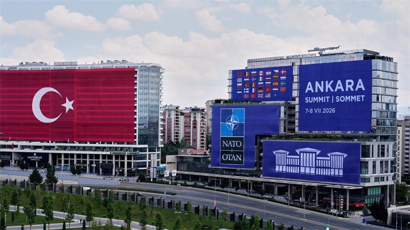 Zeigt Trump Europa beim Nato-Gipfel die rote Karte? Der Gipfel findet in der türkischen Hauptstadt Ankara statt.