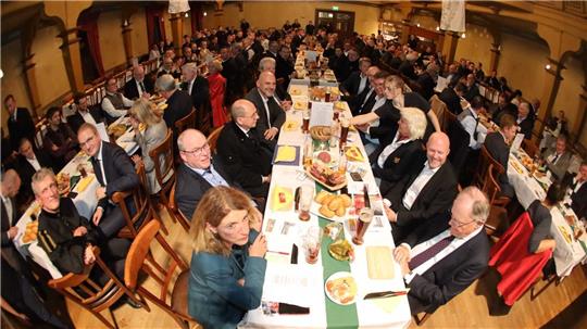 Der Glückauf-Saal ist zum 45. Harzer Tzscherper gut gefüllt. Foto: Neuendorf