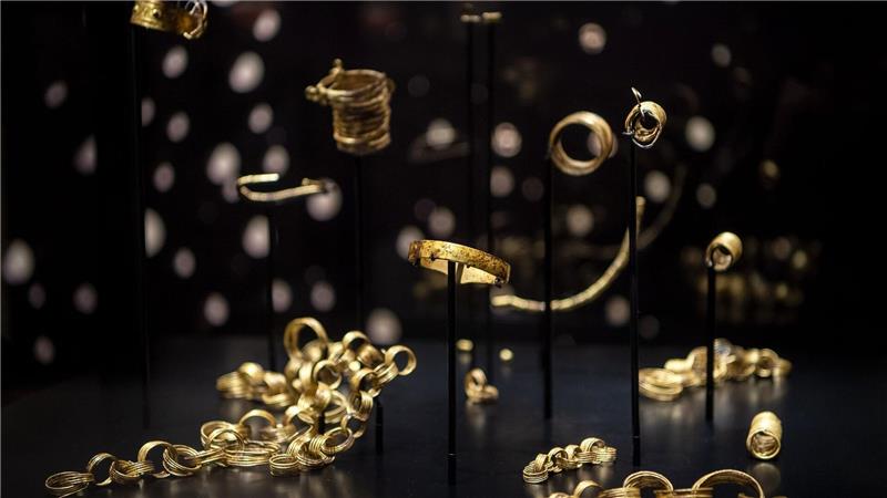 Der Goldhort von Gessel wird im Kreismuseum Syke ausgestellt. Der im Jahr 2011 im Syker Ortsteil Gessel gefundene Goldschatz aus der Bronzezeit zählt 117 Teile. (Archivbild)