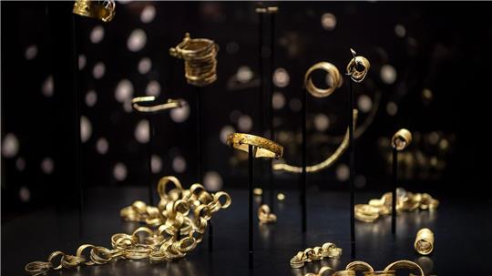Der Goldhort von Gessel wird im Kreismuseum Syke ausgestellt. Der im Jahr 2011 im Syker Ortsteil Gessel gefundene Goldschatz aus der Bronzezeit zählt 117 Teile. (Archivbild)