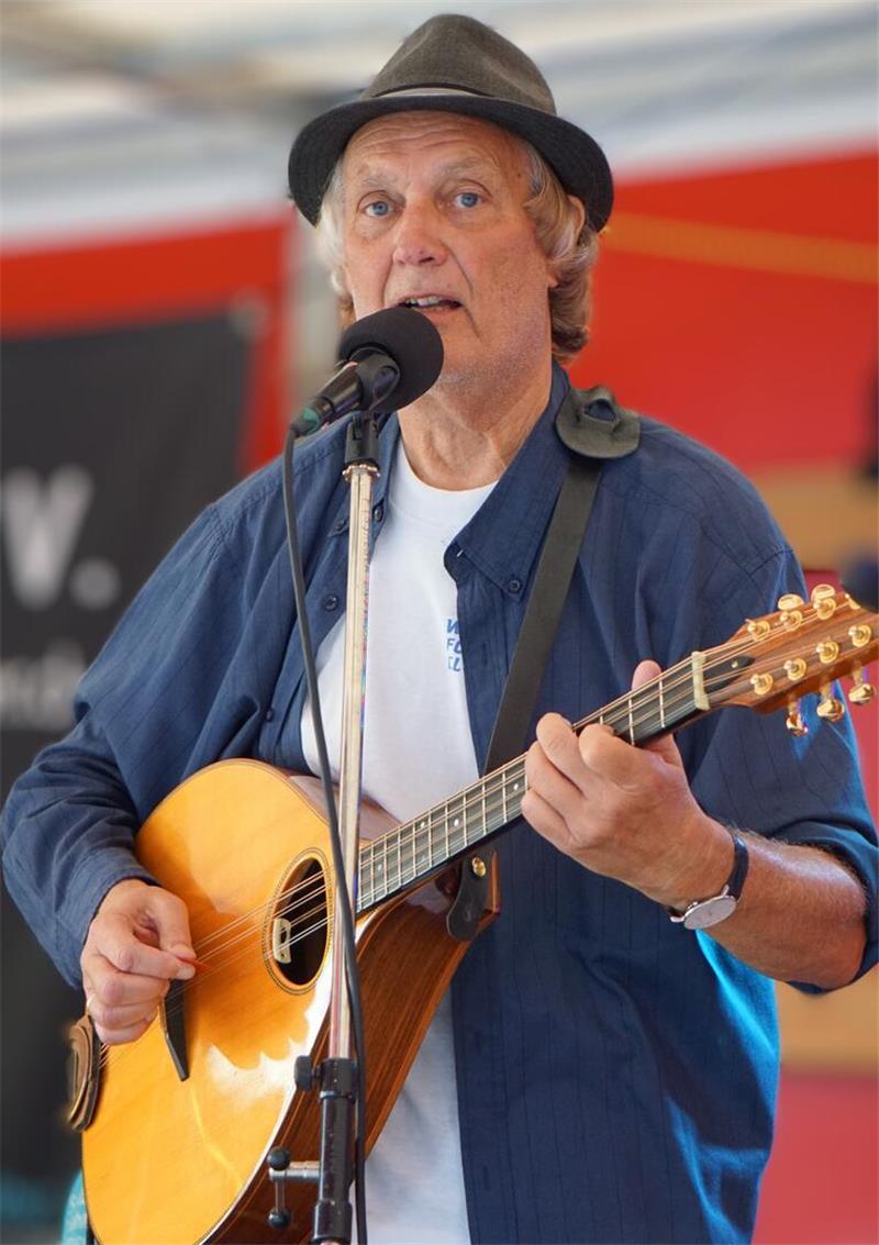 Der Goslarer Peter Kerlin steht für gut gemachte Folkmusik.