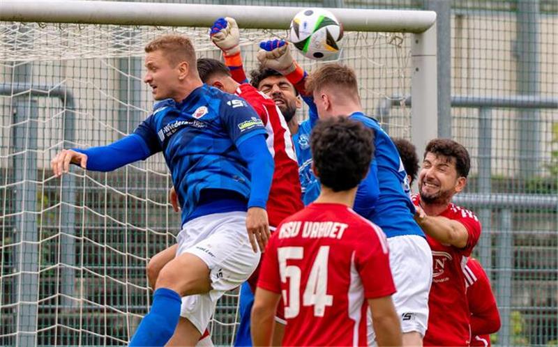 Es geht hoch her: Landkreis-Trio vor wichtigen Heimspielen Der Goslarer SC 08, vorn Jonas Sprengelmeyer, trifft nach dem Duell im Bezirkspokal erneut auf den KSV Vahdet Salzgitter. Foto: Drechsler
