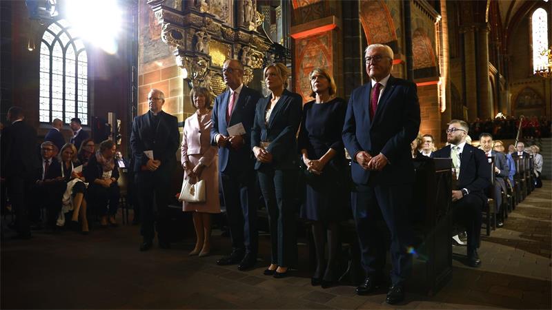 Zwischen Party und Warnruf - Wie Bremen die Einheit feiert Der Gottesdienst drehte sich um die Bremer Stadtmusikanten.