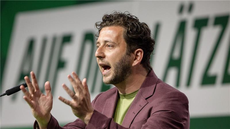 Der Grünen-Chef appelliert an die Union, den Weg für ein AfD-Verbotsverfahren freizumachen. 