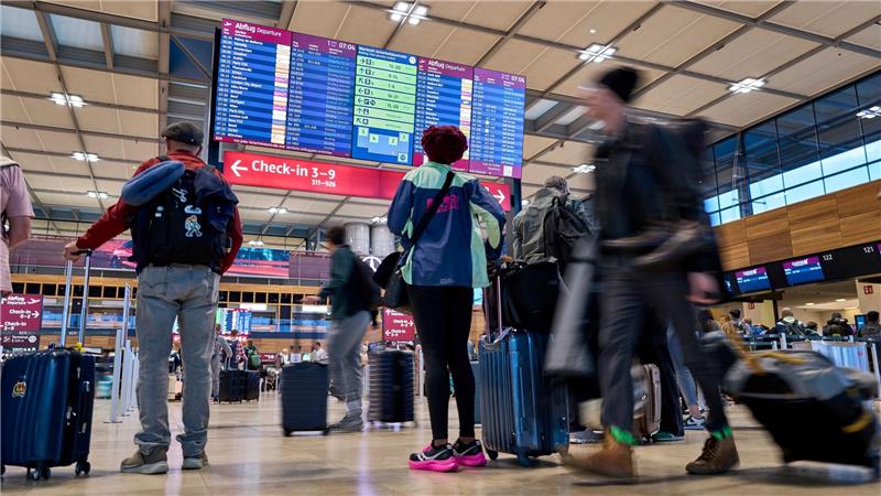 Der Hackerangriff legte am BER elektronische Systeme lahm, die für die Passagier- und Gepäckabfertigung genutzt werden. (Archivbild) 