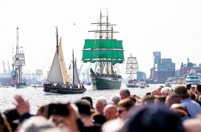 Der Hamburger Hafen feiert 835. Geburtstag.