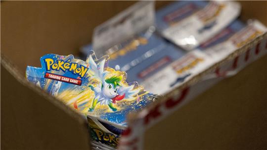 Der Handel mit Pokémon-Sammelkarten hat in den vergangenen Jahren wieder an Bedeutung gewonnen. Seltene Exemplare erzielen teils hohe Preise. (Symbolbild)