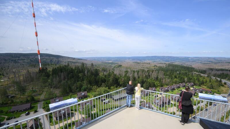 Der Harzturm steht in Torfhaus, dem höchstgelegensten Ort Niedersachsens.