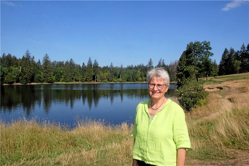Almut Mackensen (Grüne): Denkmalschutz besonders im Blick Der Hasenbacher Teich bei Clausthal-Zellerfeld ist einer der Lieblingsplätze von Almut Mackensen im Landkreis Goslar. „Ich benötige genau eine Stunde, um von Osterode hierherzufahren, einmal rüberzuschwimmen und dann wieder zurück nach Hause zu fahren“, berichtet sie. Foto: Eggers