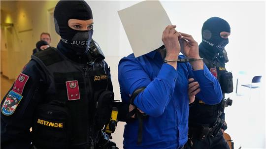 Der Hauptangeklagte im Prozess um die abgesagten Taylor-Swift-Konzerte in Wien hat Anschlagspläne gestanden. 