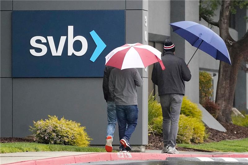 US-Präsident Biden beruhigt US-Kunden nach Bankpleiten Der Hauptsitz der Silicon Valley Bank im kalifornischen Santa Clara.