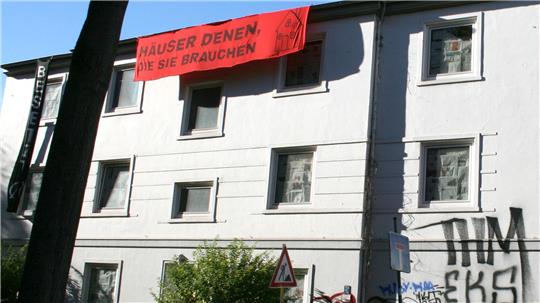 Der Hausbesitzer hat Anzeige gestellt. 